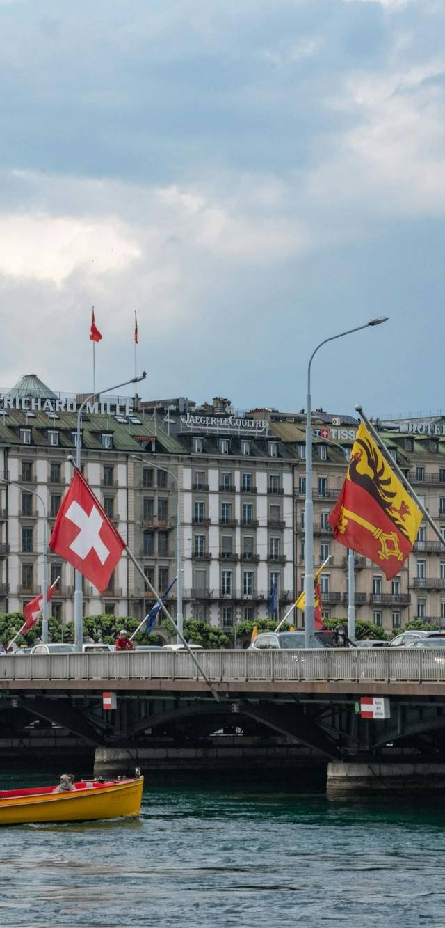 Eaux-Vives and Cologny edge in geneva