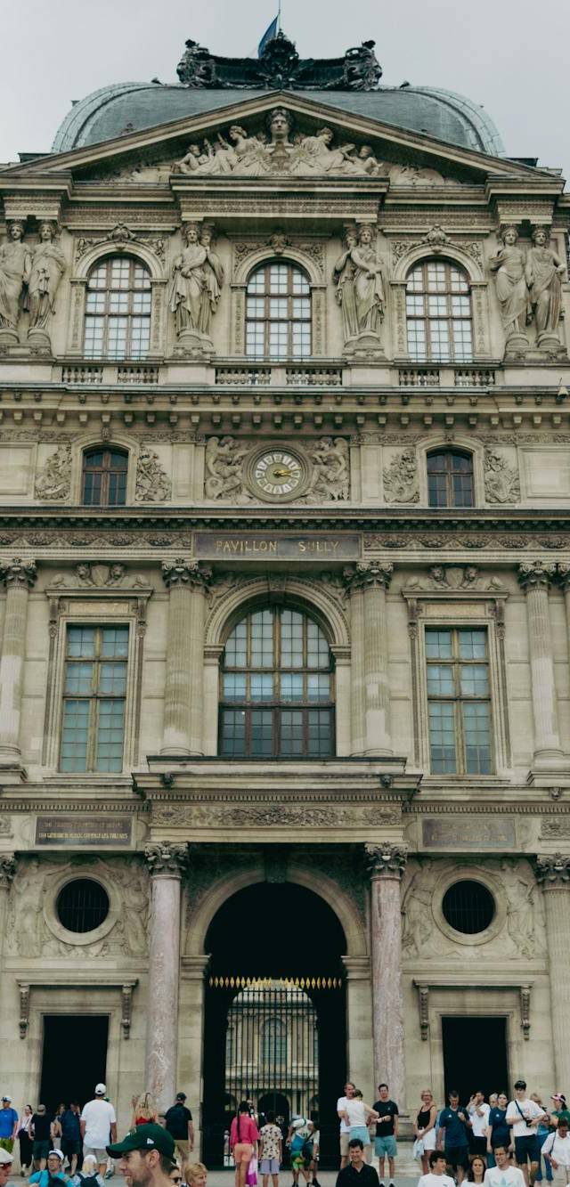 Louvre, Les Halles, and the 1st arrondissement in paris