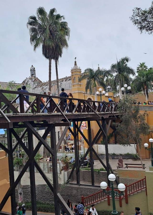 Puente de los Suspiros in Lima
