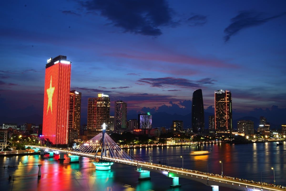 Han River Bridge in Da Nang
