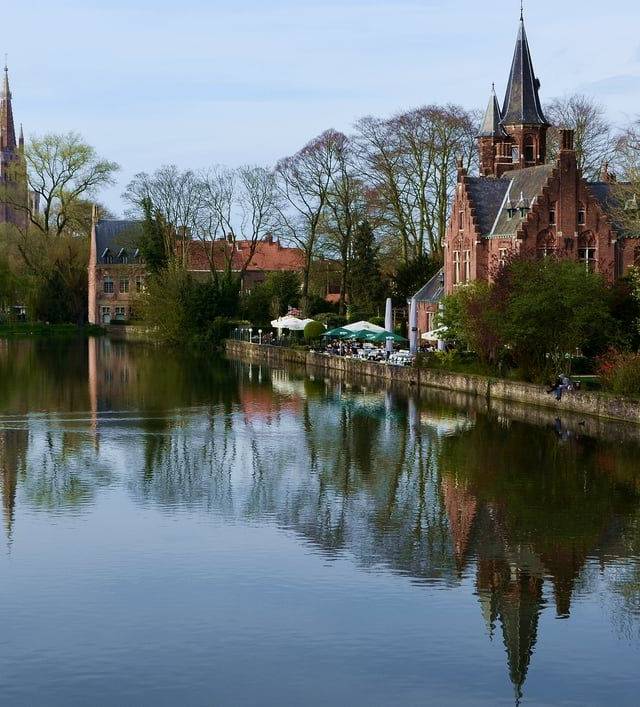 Minnewater Park in Bruges
