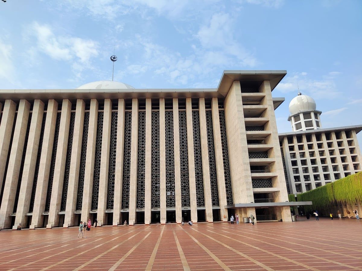 Istiqlal Mosque and Jakarta Cathedral in Jakarta