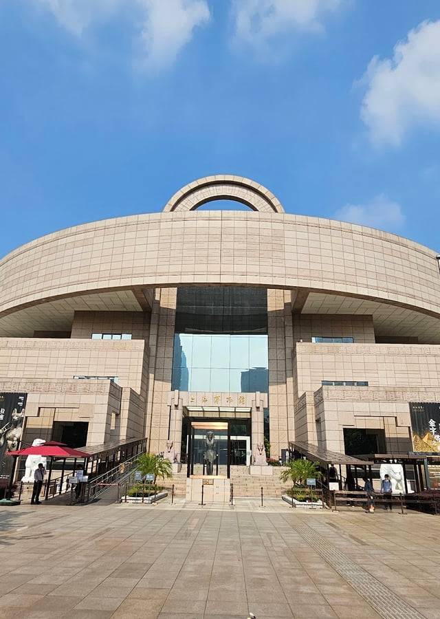 People's Square & Shanghai Museum in Shanghai