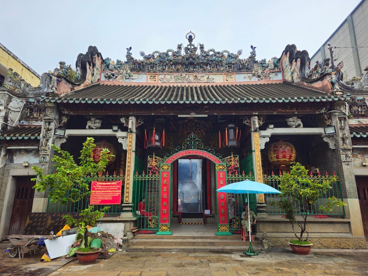 Cholon, Binh Tay Market, and Thien Hau Temple in Ho Chi Minh City