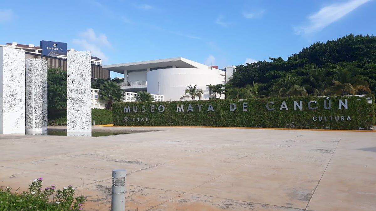 Museo Maya de Cancun and San Miguelito in Cancun