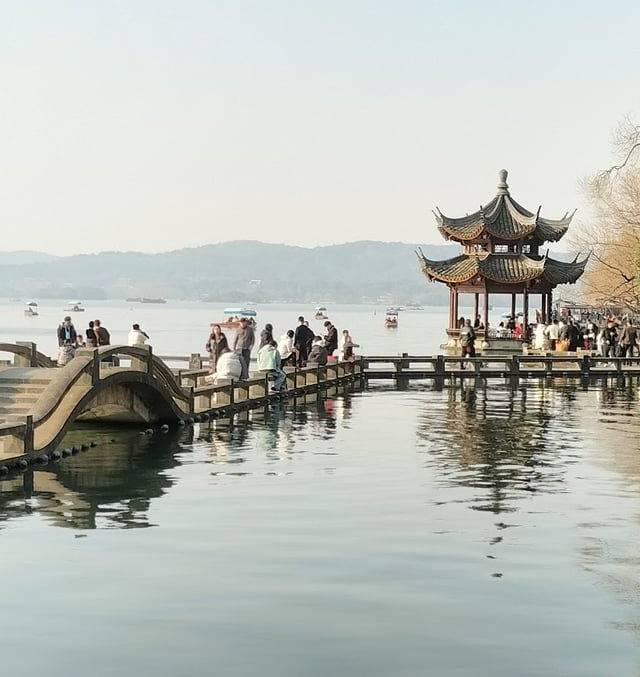 Bai Causeway and Su Causeway in Hangzhou