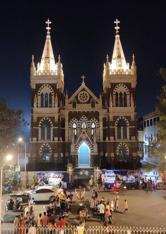 Bandra Bandstand & Mount Mary Basilica in Mumbai