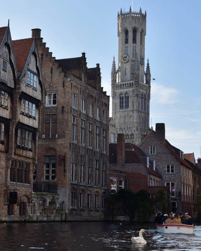 Rozenhoedkaai and the canals in Bruges