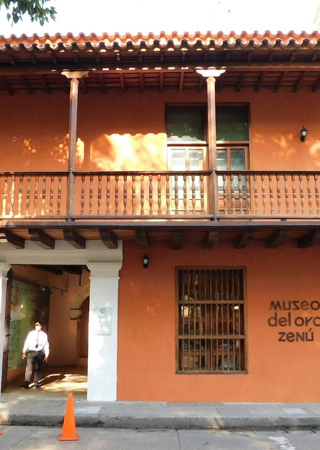 Plaza de Bolivar and Museo del Oro Zenu in Cartagena